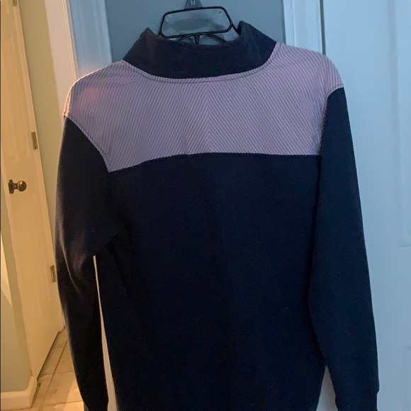 A pull over - Picture 2 of 2